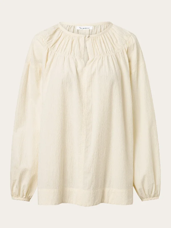 Seersucker A-shape shirt - Buttercream Elegant Lace-Trimmed Short Shirt